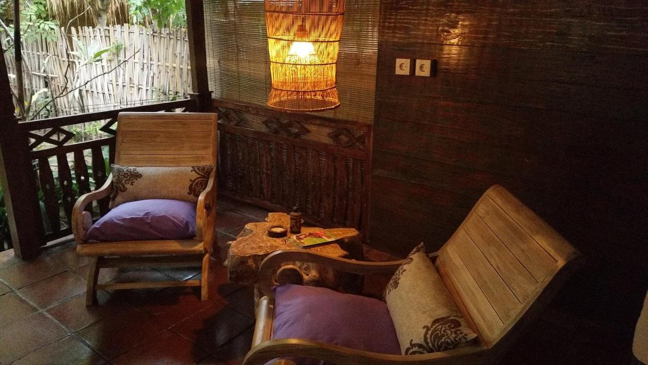 Villas Light House - Eco-Traditional Joglo غيلي تراوانغان المظهر الخارجي الصورة