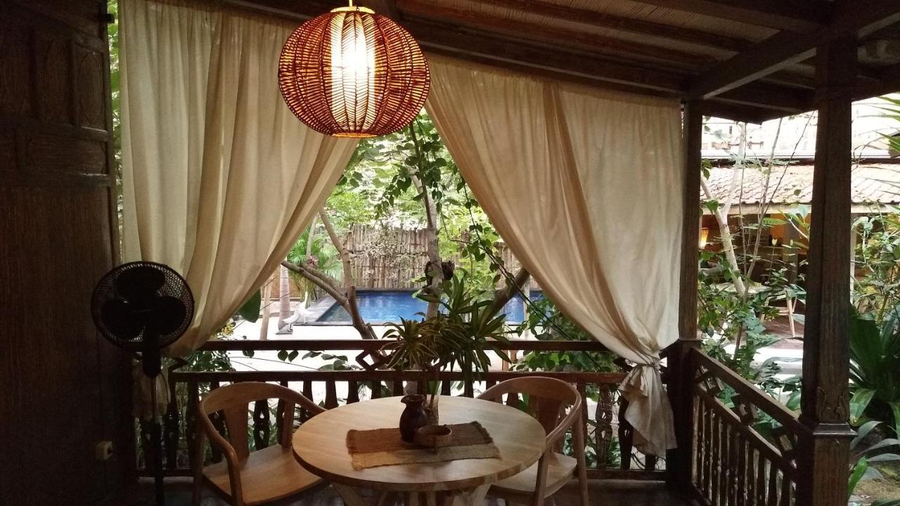 Villas Light House - Eco-Traditional Joglo غيلي تراوانغان المظهر الخارجي الصورة