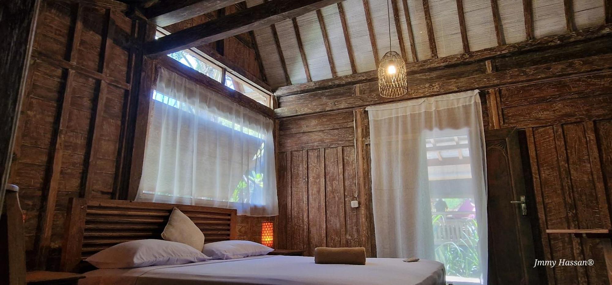 Villas Light House - Eco-Traditional Joglo غيلي تراوانغان المظهر الخارجي الصورة