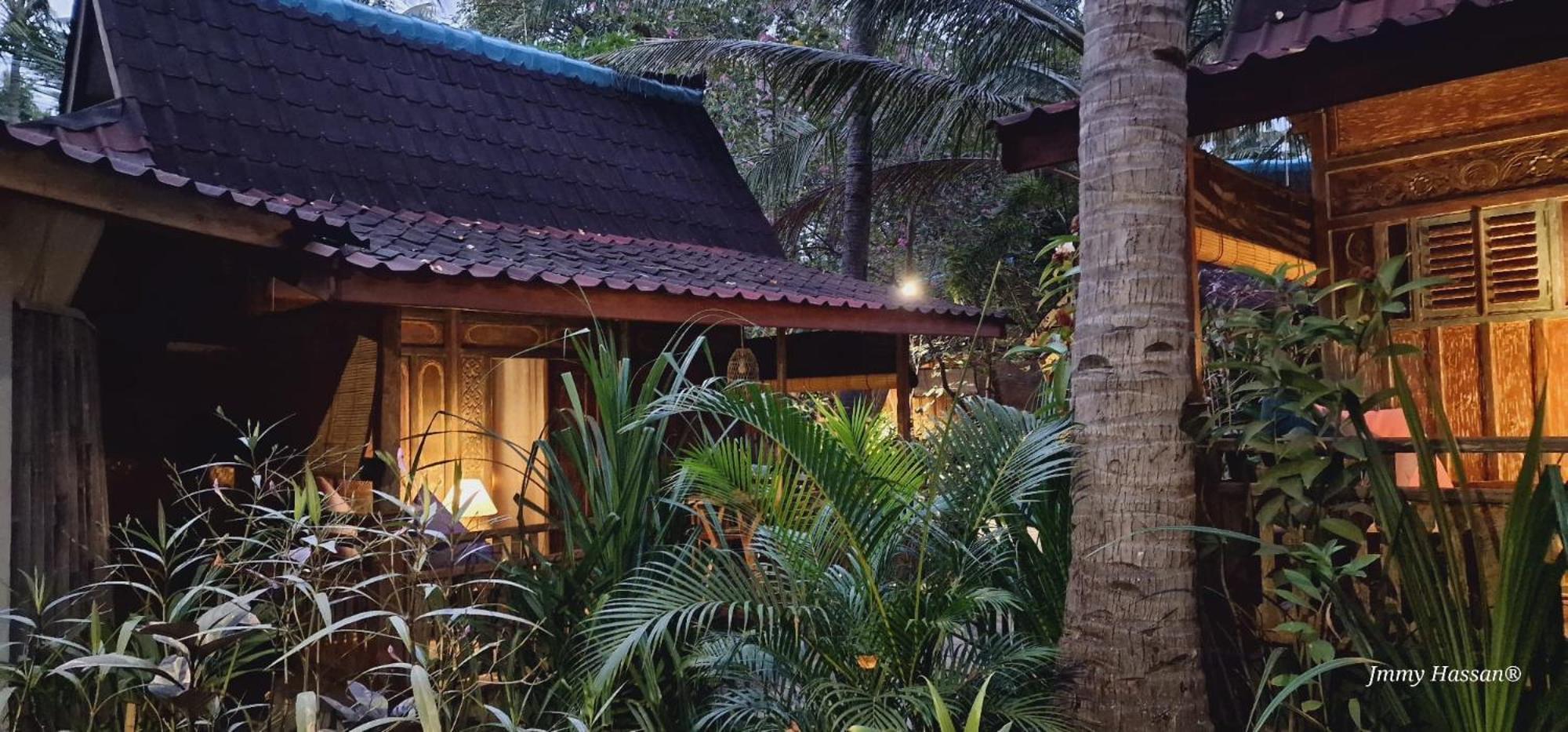 Villas Light House - Eco-Traditional Joglo غيلي تراوانغان المظهر الخارجي الصورة