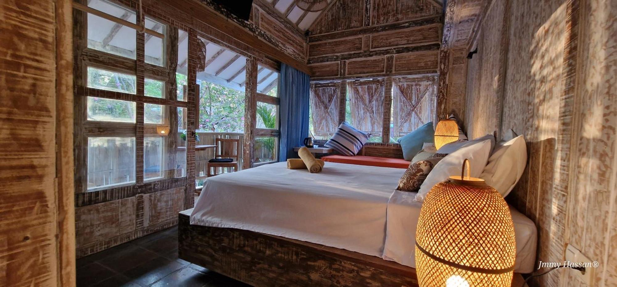 Villas Light House - Eco-Traditional Joglo غيلي تراوانغان المظهر الخارجي الصورة
