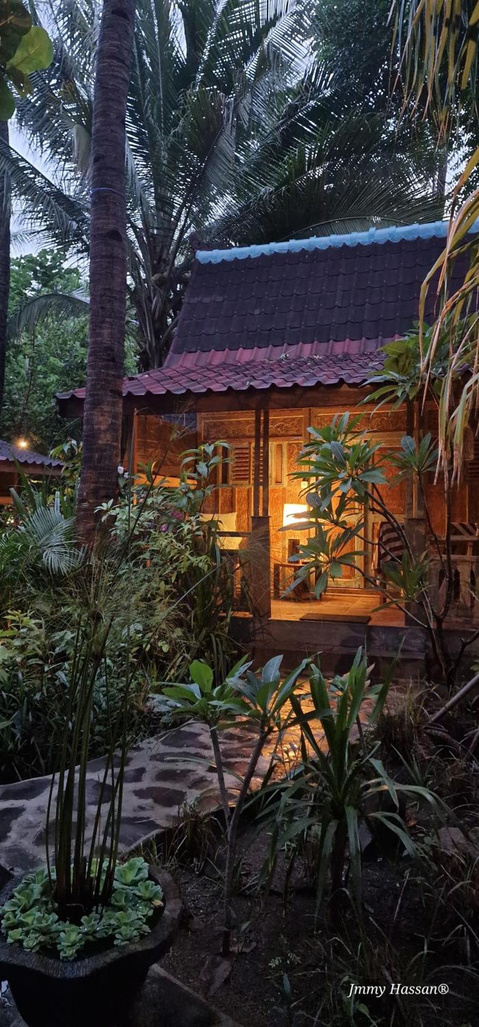 Villas Light House - Eco-Traditional Joglo غيلي تراوانغان المظهر الخارجي الصورة