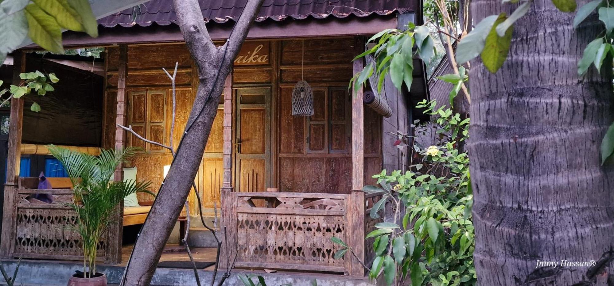 Villas Light House - Eco-Traditional Joglo غيلي تراوانغان المظهر الخارجي الصورة