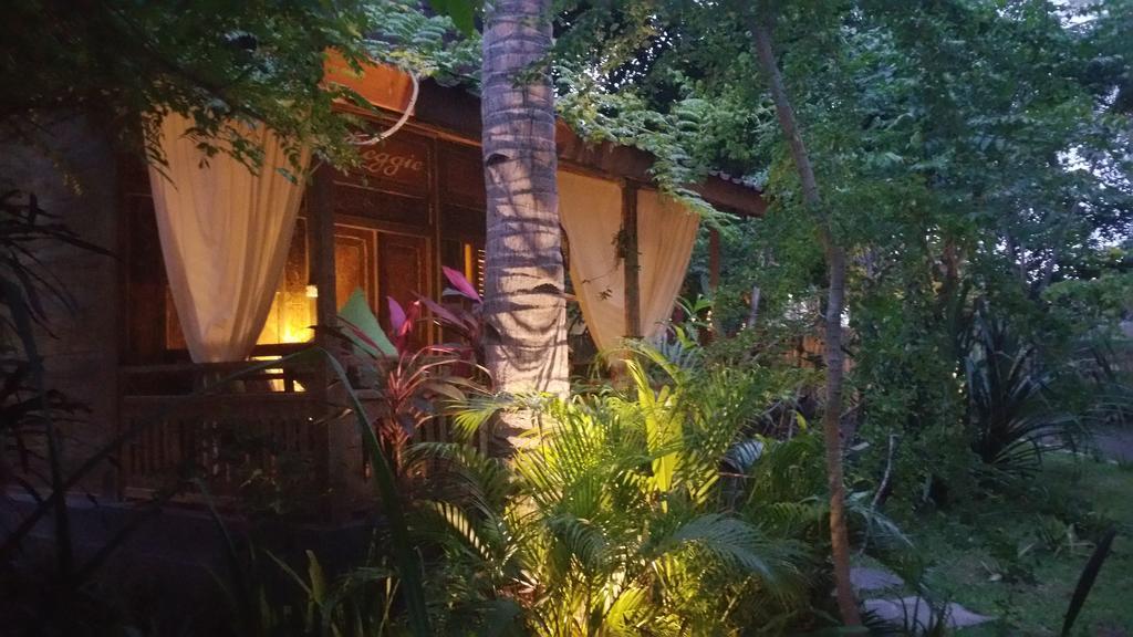 Villas Light House - Eco-Traditional Joglo غيلي تراوانغان المظهر الخارجي الصورة